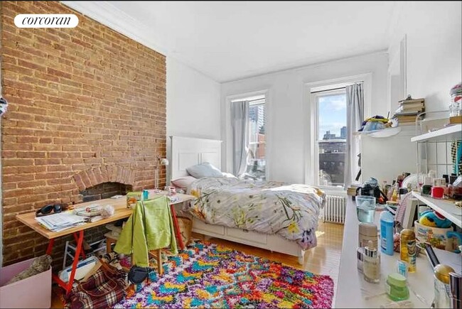 Building Photo - 423 E 84th St
