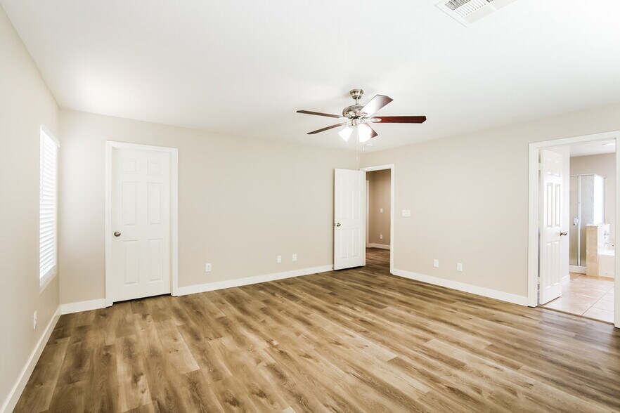 Building Photo - 25 Copper Pine Ave