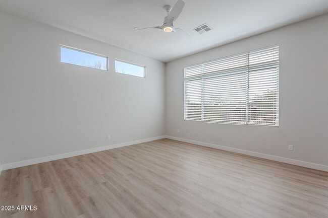 Building Photo - 6050 E Hidden Valley Dr