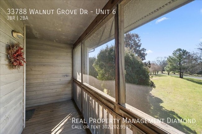 Building Photo - 33788 Walnut Grove Dr