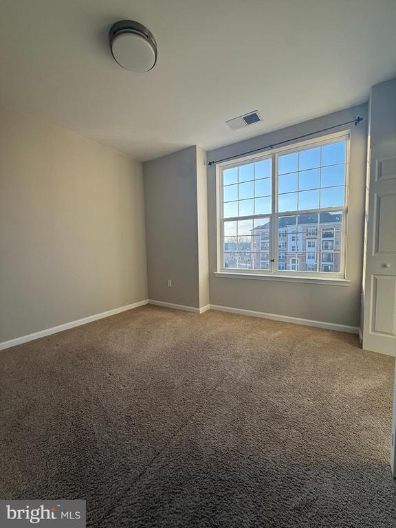 Building Photo - 1136 Halifax Pl