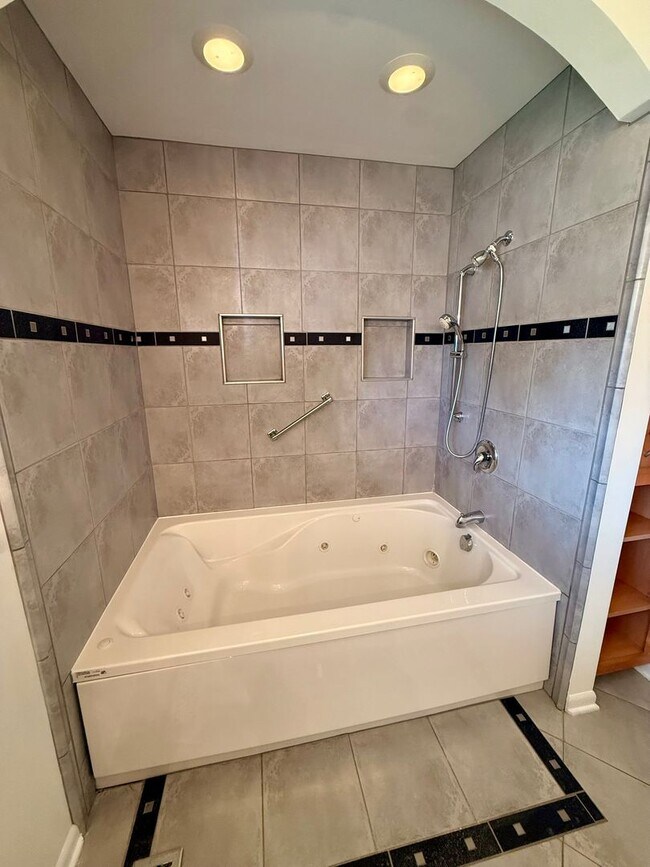Building Photo - Beautifully Updated 3-Bedroom Brick Ranch in Kettering