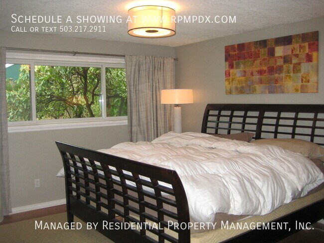 Building Photo - 7730 SW 87th Ave