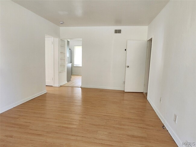 Building Photo - 132 Deane Ct