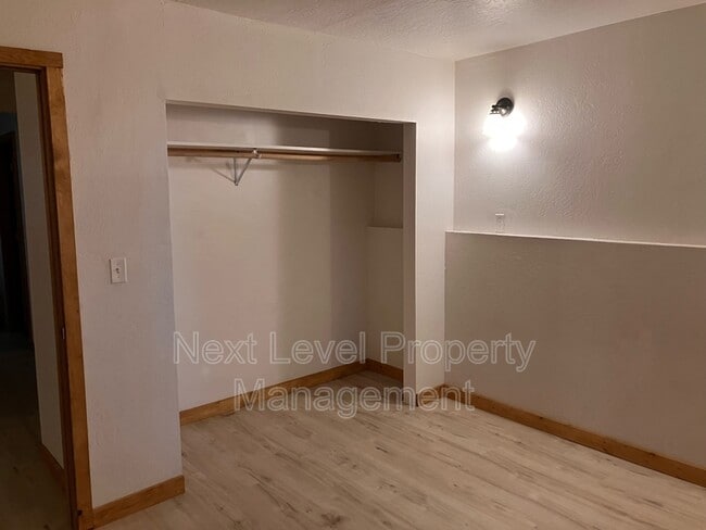 Building Photo - 212 Lake Blaine Dr