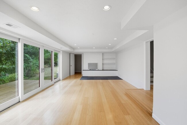 Building Photo - SW Portland!! Stunning 4-Bedroom Home with...