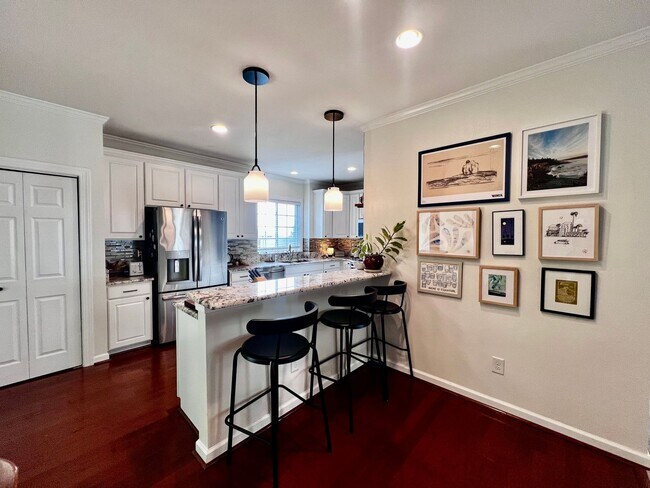 Building Photo - Charming 4 Bedroom home Near Virginia Beach Oceanfront!