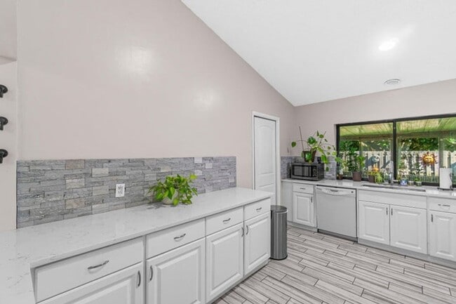 Building Photo - 5335 Havasu Ct