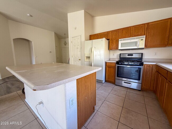 Building Photo - 1330 E Santa Fiore St