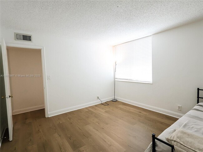 Building Photo - 9125 SW 77th Ave