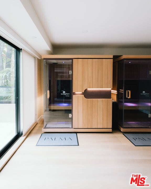 Building Photo - 350 N Palm Dr