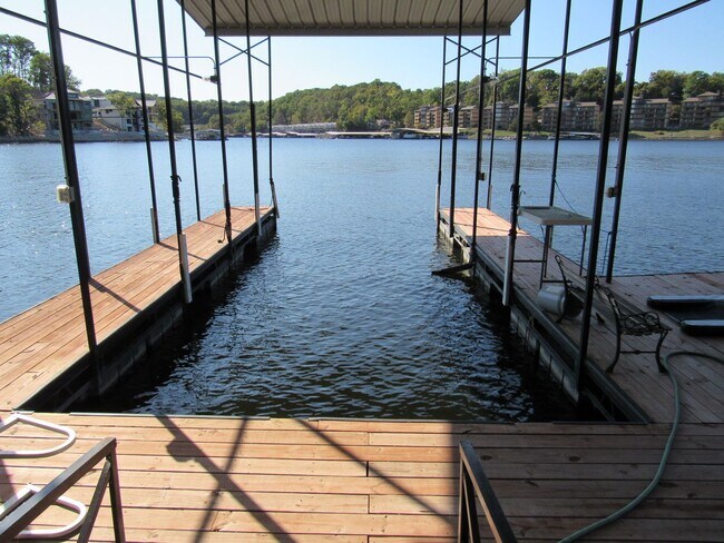 Building Photo - Lakefront house with Cove Protection