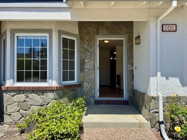 Building Photo - Move-in ready, Charming single level 4 bedroom, 2  bath home in San Ramon!