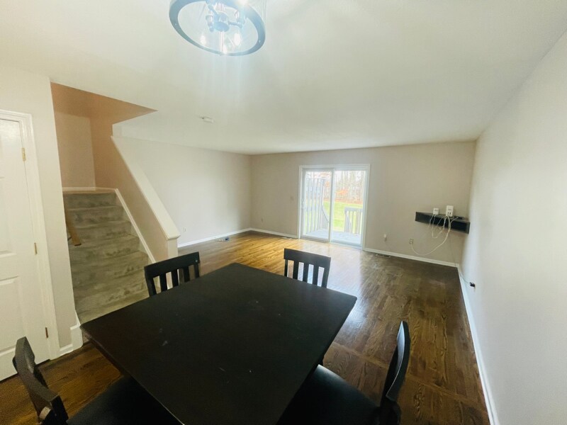 Building Photo - 19 Oak Ridge Dr