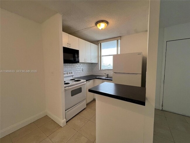 Building Photo - 1801 S Treasure Dr