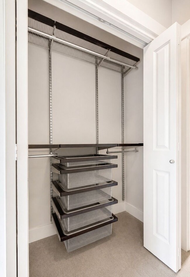 Building Photo - 1bd/1.5ba Seattle Condo