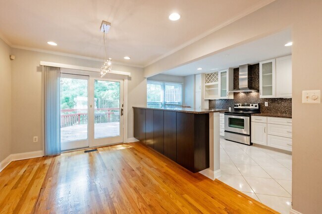 Building Photo - Great 3br 2.5 Bath Townhome in Rockville MD