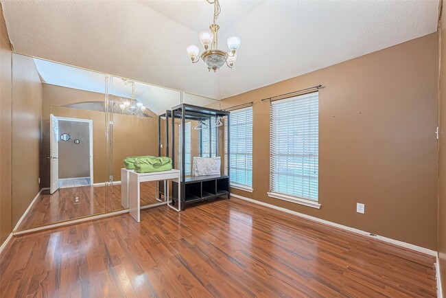 Building Photo - 10323 Emerald Pine Dr