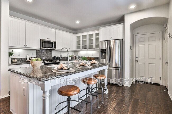 Building Photo - 28814 S Lake Dr