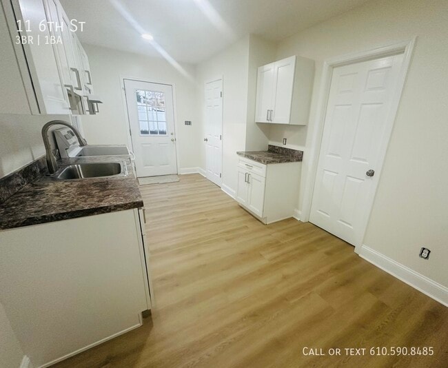 Building Photo - 11 6th St