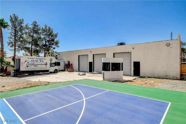 Building Photo - 3962 Euclid St