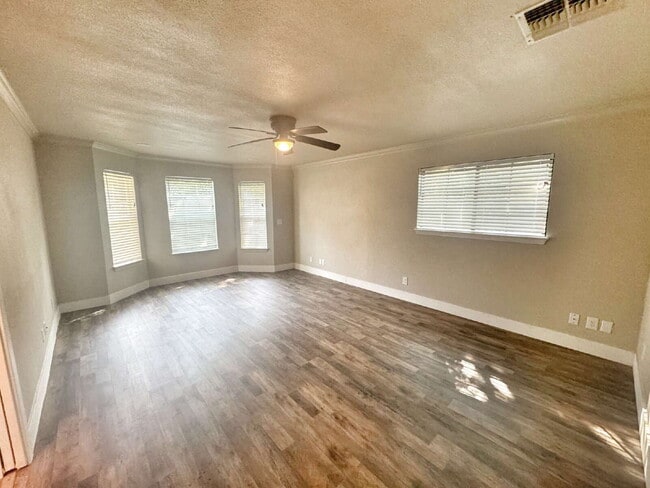 Building Photo - Great Home in New Braunfels