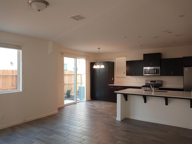 Building Photo - 1945 Kelly Ln