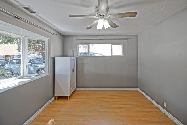Building Photo - 2809 Carlsbad St