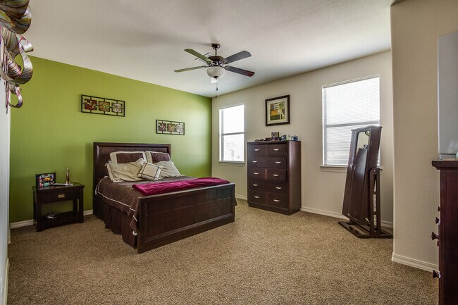 Building Photo - Home For Rent - Amazing 2 Story Home w/ Re...