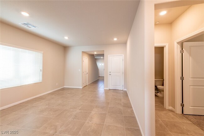 Building Photo - 480 Silverweed Ave