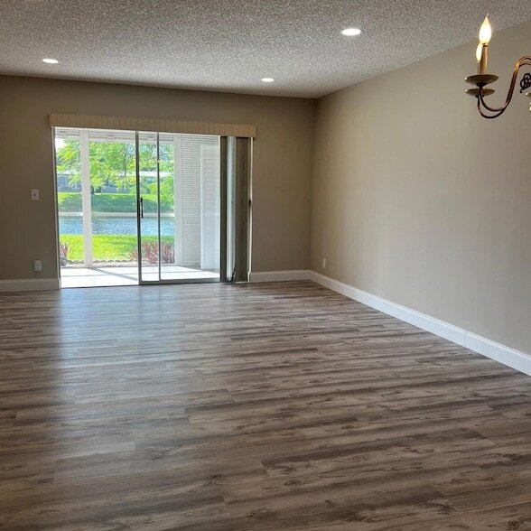 Building Photo - 197 Lake Meryl Dr