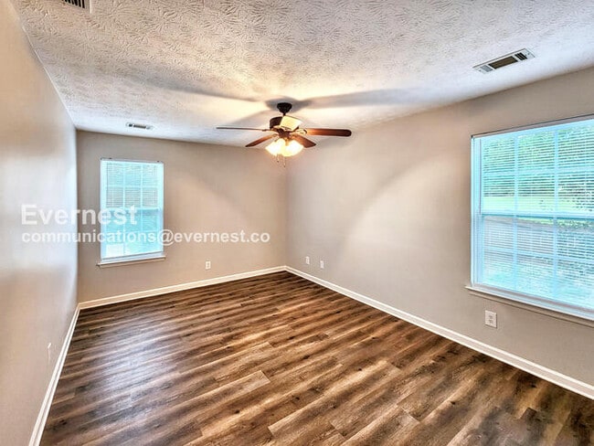 Building Photo - 2800 Pebblebrook Ct