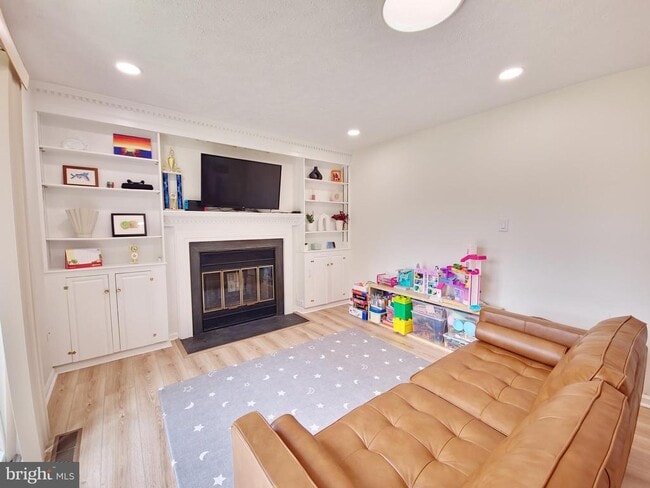 Building Photo - 10917 Outpost Dr