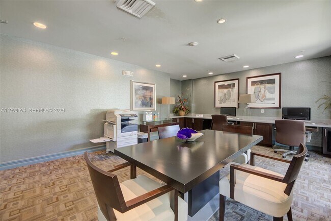 Building Photo - 2401 NE 65th St