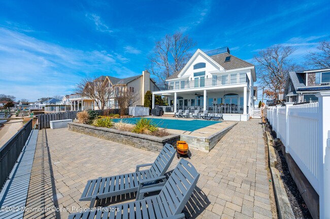 Building Photo - 709 Princeton Ave