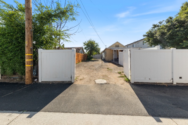 Building Photo - 227 S Main St