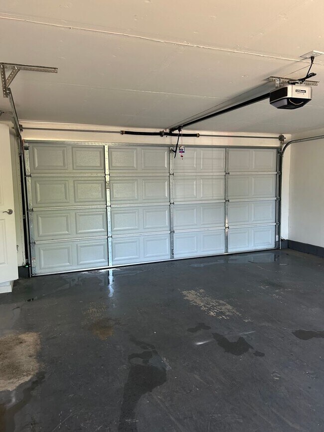 Building Photo - Smart Home