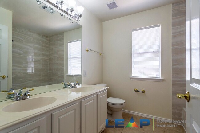 Building Photo - Beautiful home in Hurst-Euless-Bedford ISD