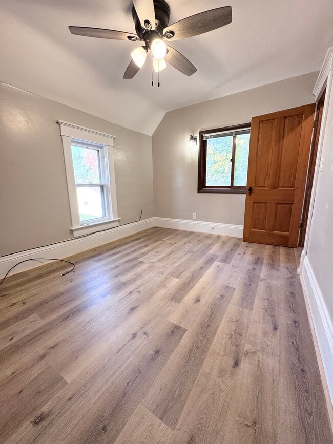 Building Photo - 102 E 8th St