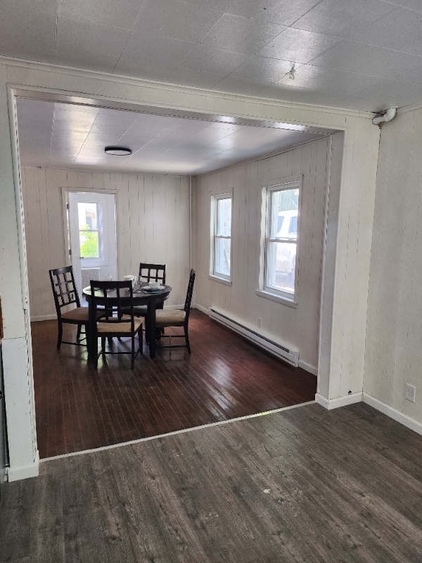 Building Photo - 302 Laurel Hill Ave