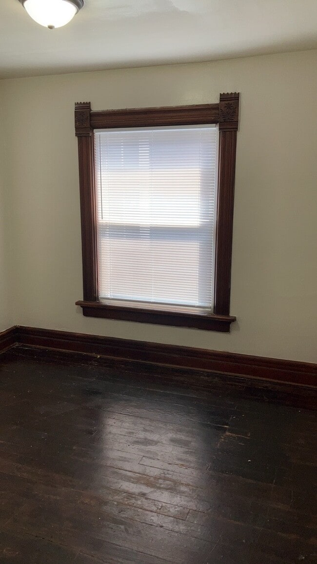 Building Photo - 123 Park Dr