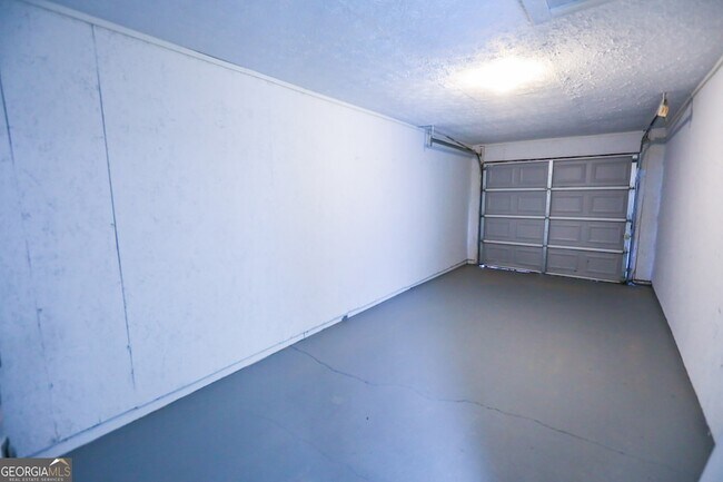 Building Photo - 1967 Singer Way