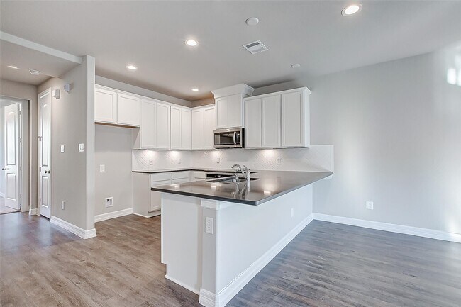 Building Photo - 11014 Cres Light Way
