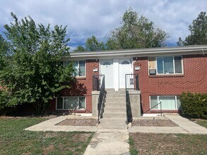 Building Photo - 2Bedroom 1Bathroom Top Floor Corner Unit in Westminster