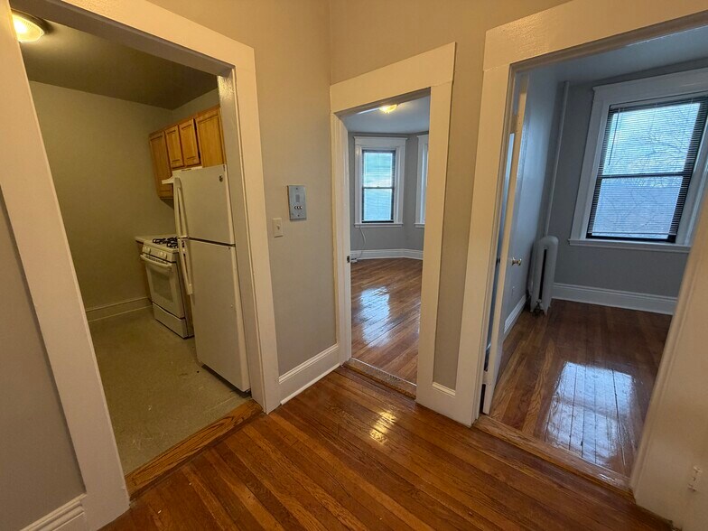 Building Photo - 376 Riverway