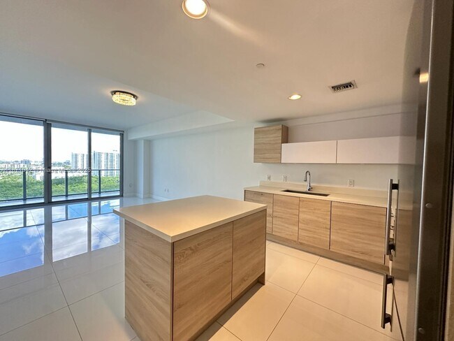 Building Photo - 16385 Biscayne Blvd