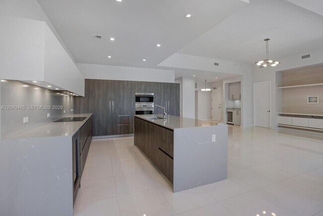 Building Photo - 275 Giralda Ave