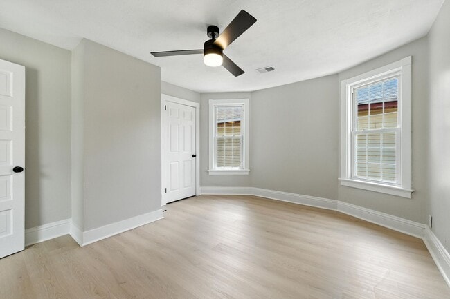 Building Photo - Fully renovated 3 bedroom home in Ambridge...