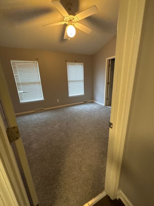 Building Photo - Your Dream Townhome Awaits