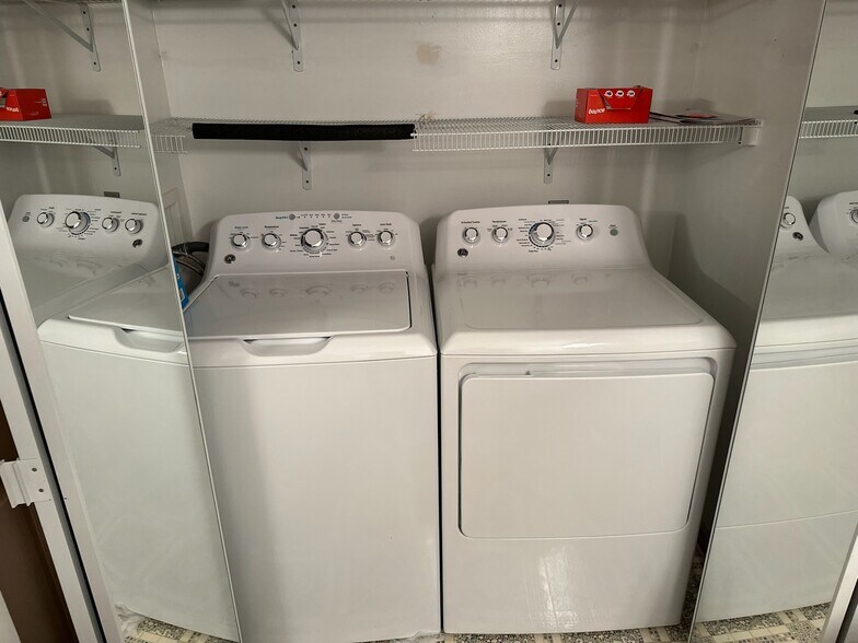 Laundry room - 1835 River Rd